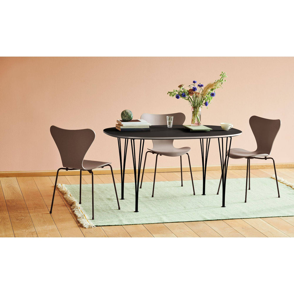 Series 7 3107 Lacquered by Fritz Hansen Shop at Skandium London