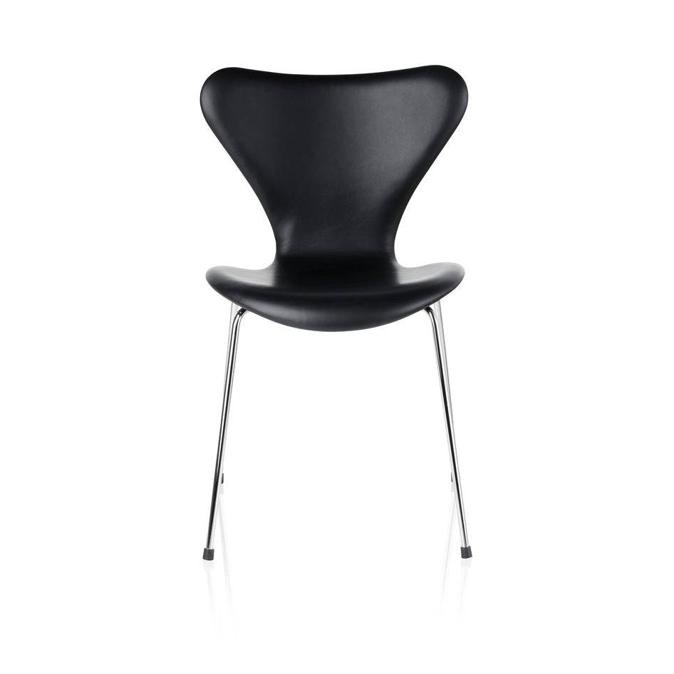 Series 7 chair with full leather upholstery by Fritz Hansen