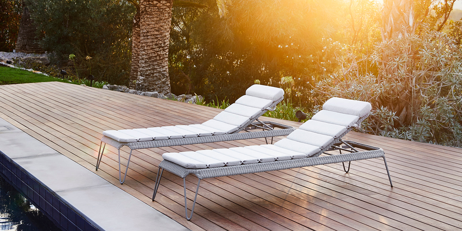 Outdoor Furniture: Sunbeds