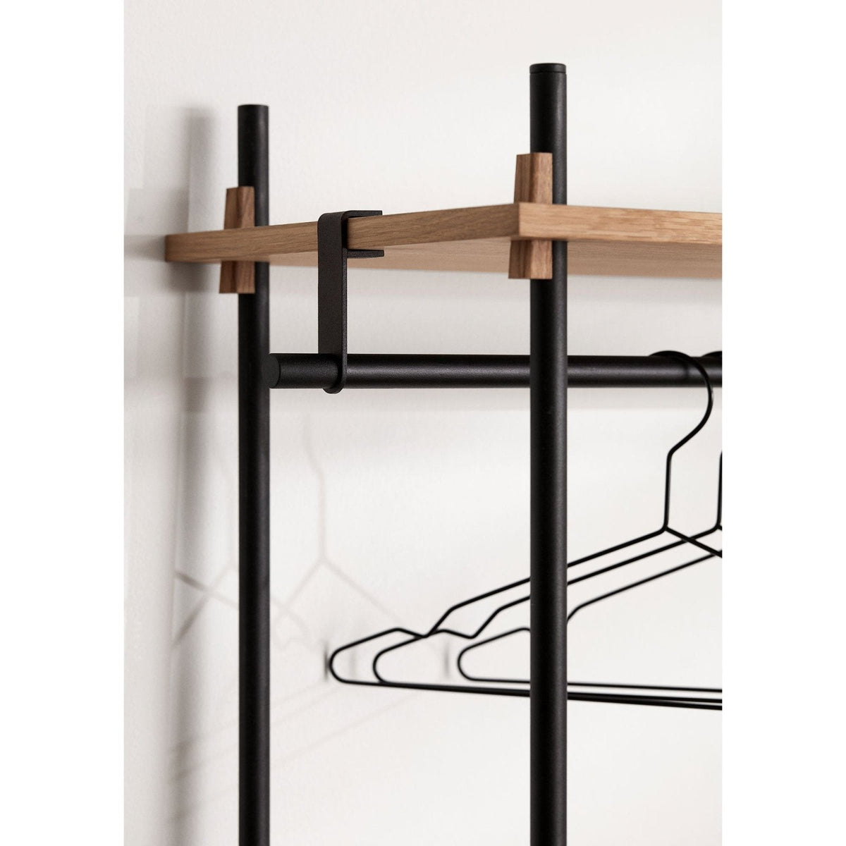 MOEBE - Shelving System – S.200.1.F - Oak/Black - Skandium London