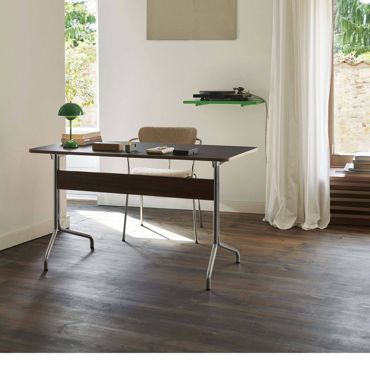 Pavilion Desk AV16 | &Tradition | Skandium London