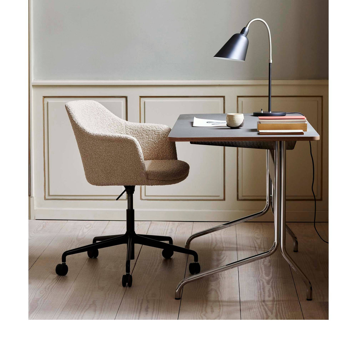 Pavilion Desk AV16 | &Tradition | Skandium London