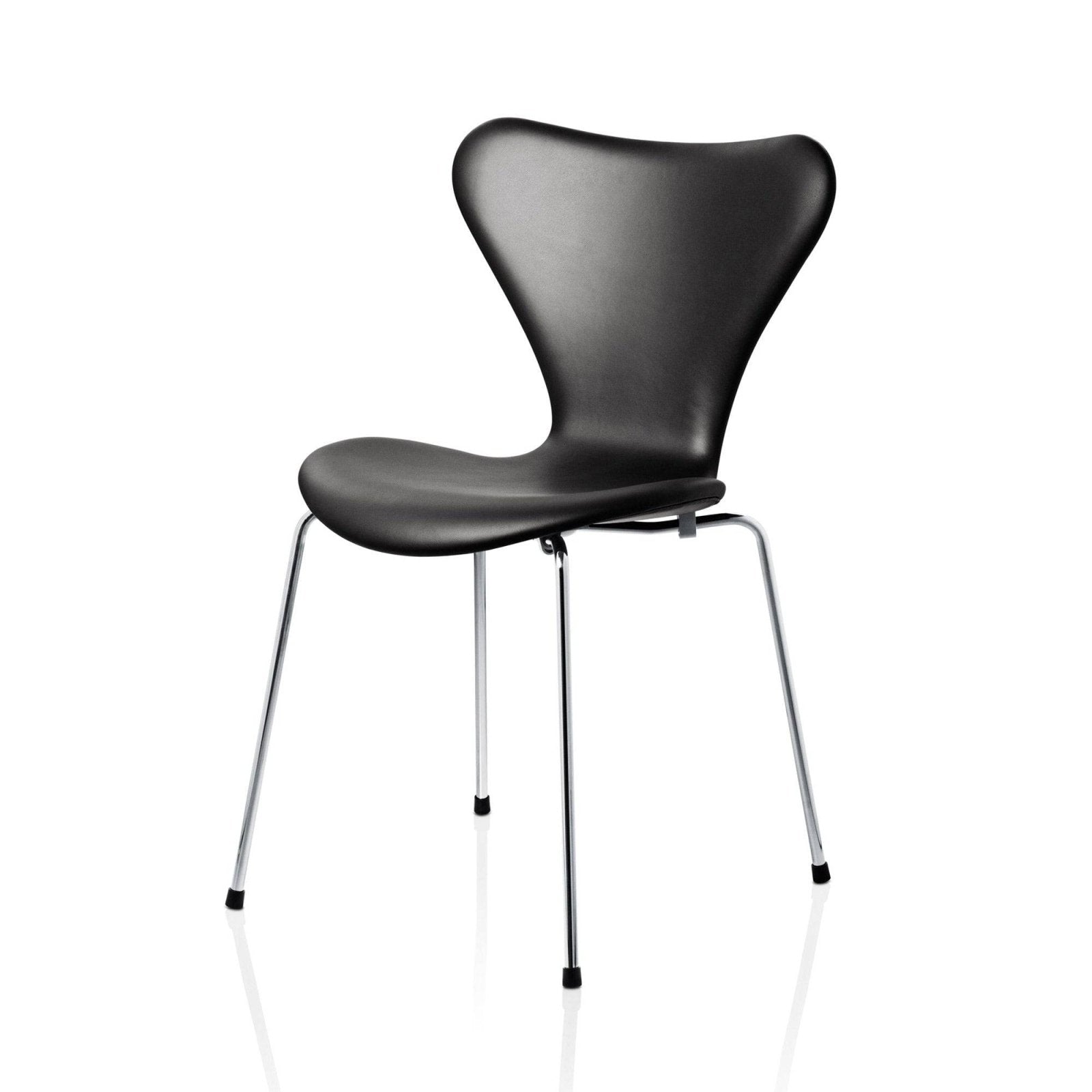 Series 7 chair with full leather upholstery by Fritz Hansen