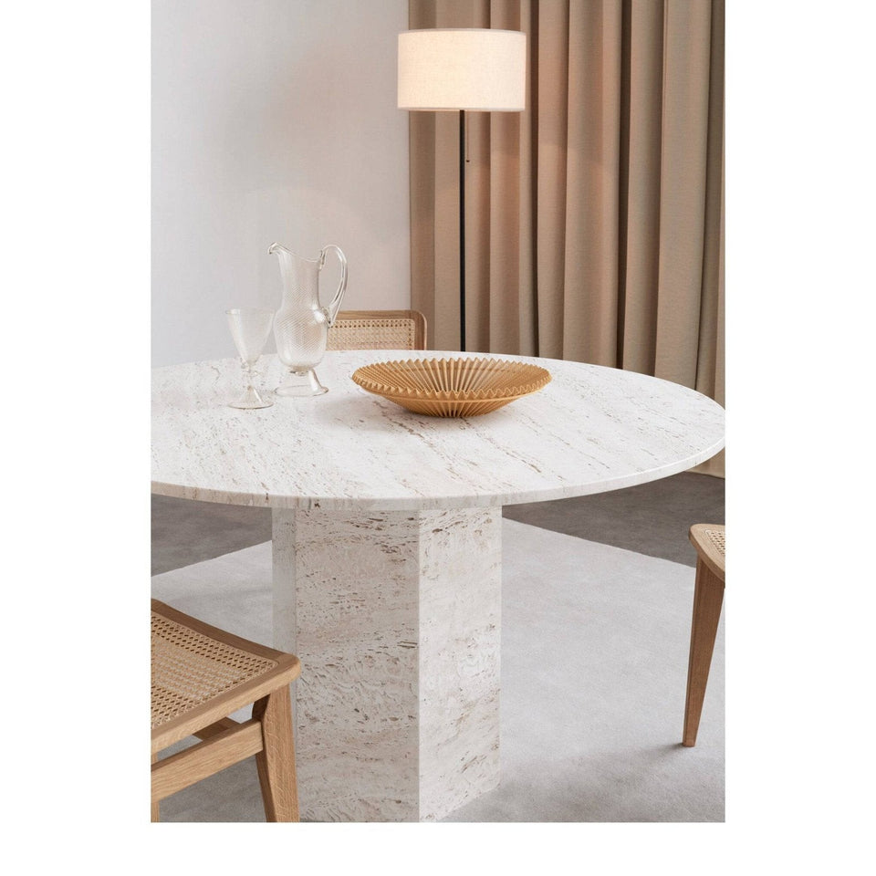 Gubi round store dining table