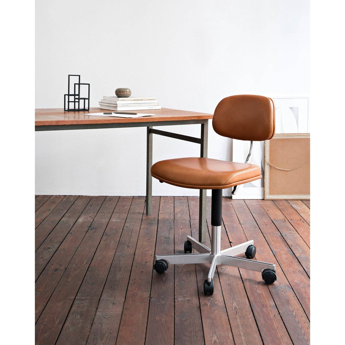 Montana - Kevi 2534U Office chair, full leather upholstery - Skandium London