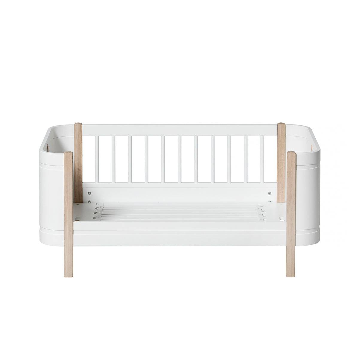 Oliver Furniture - Mini + cot/bed - white/oak - Skandium London