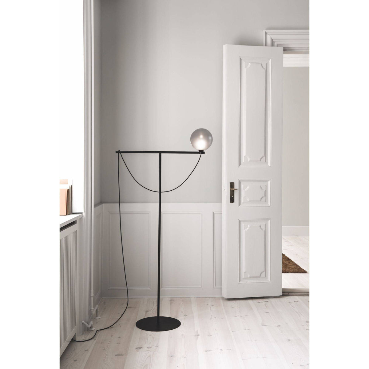 Handvärk - Globe Floor Lamp - Skandium London