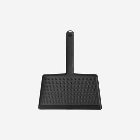 VIPP274 | Dustpan & Brush | Vipp | Skandium London