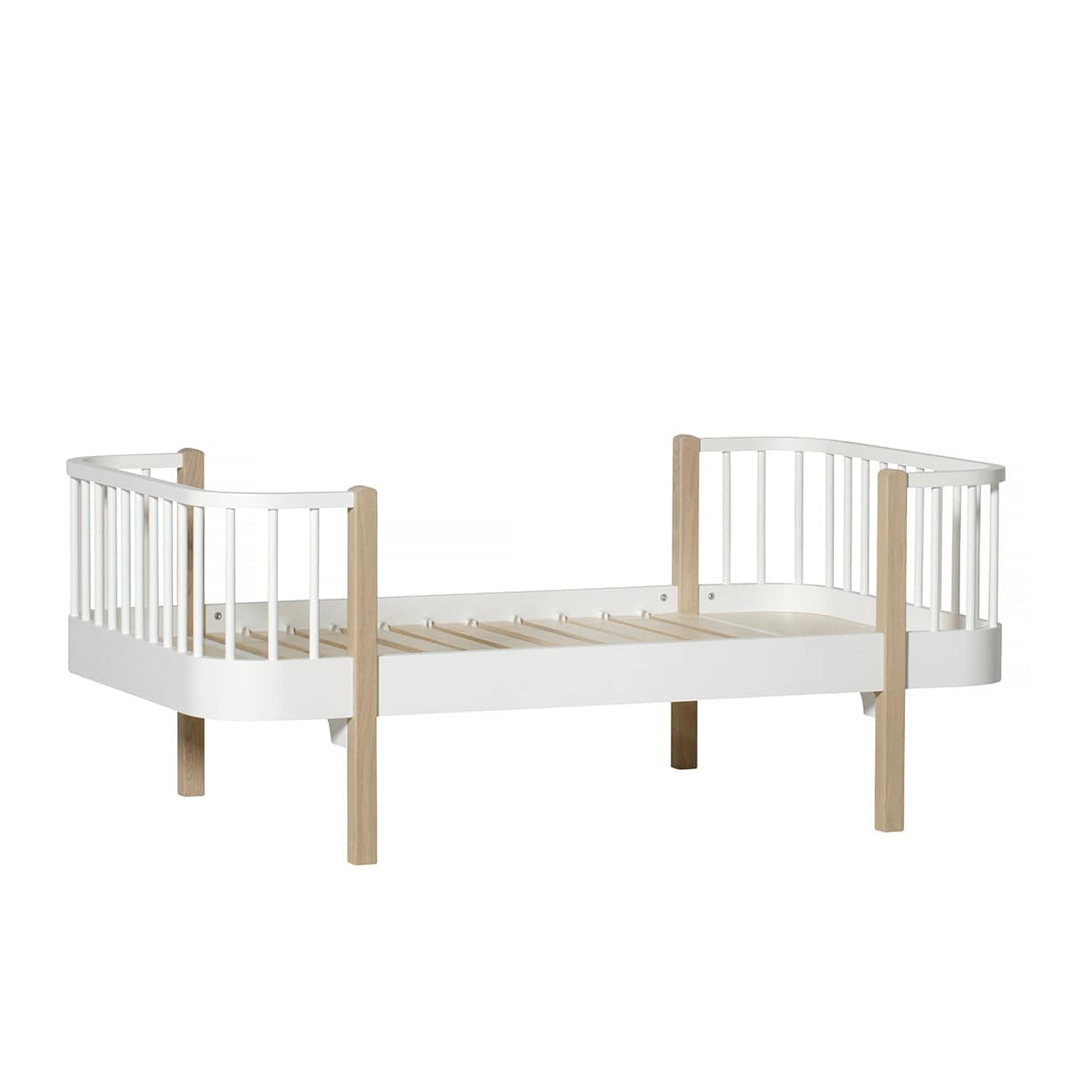 Junior bed 97x167cm white/oak | Oliver Furniture | Skandium London