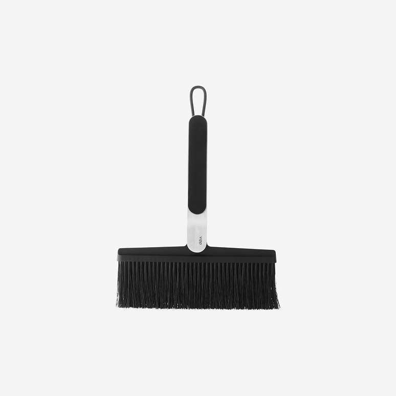 VIPP274 | Dustpan & Brush | Vipp | Skandium London