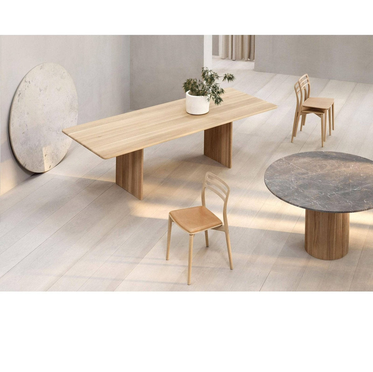 Vipp - VIPP494 - Cabin Round Table - Light Oak Base - Skandium London