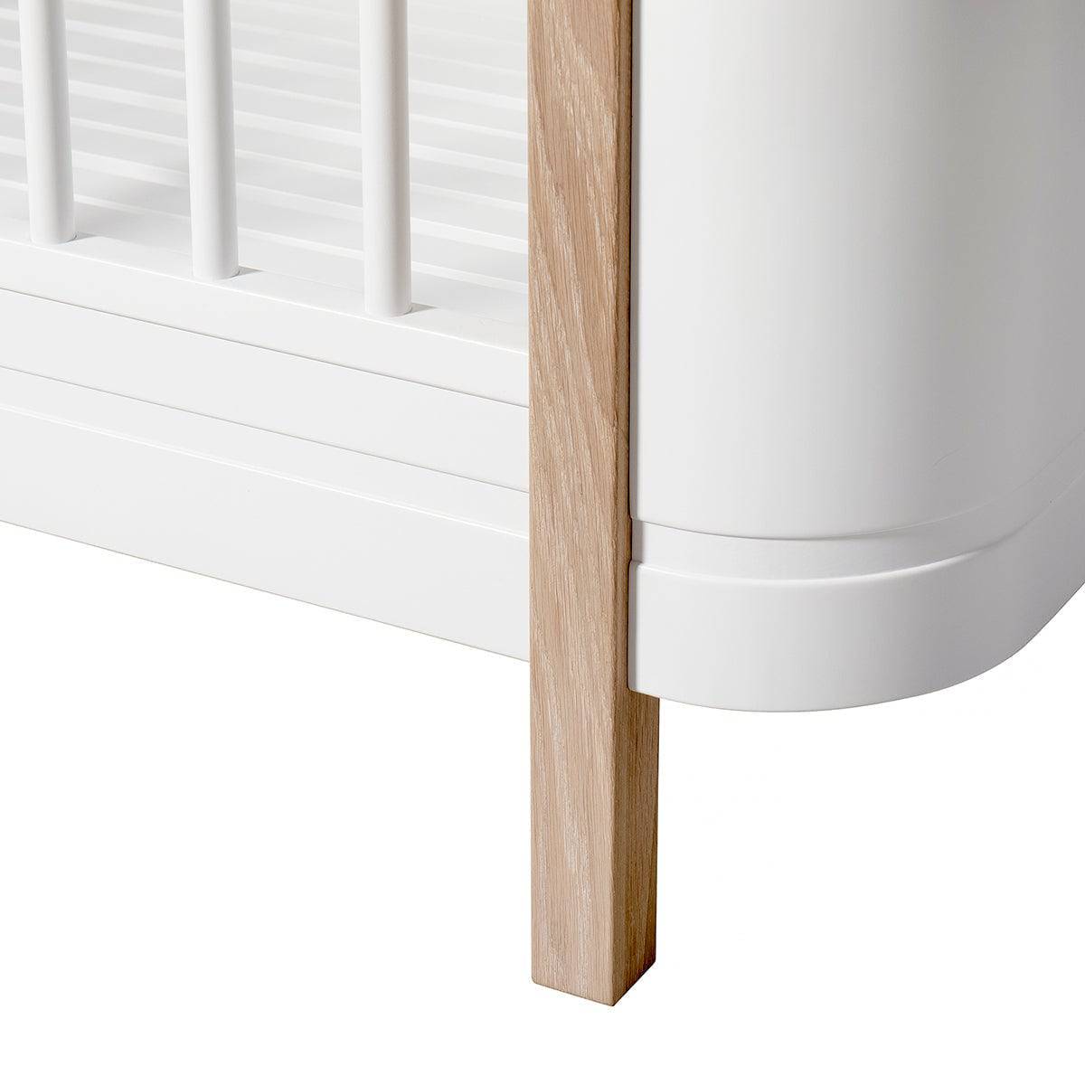 Oliver Furniture - Mini + cot/bed - white/oak - Skandium London