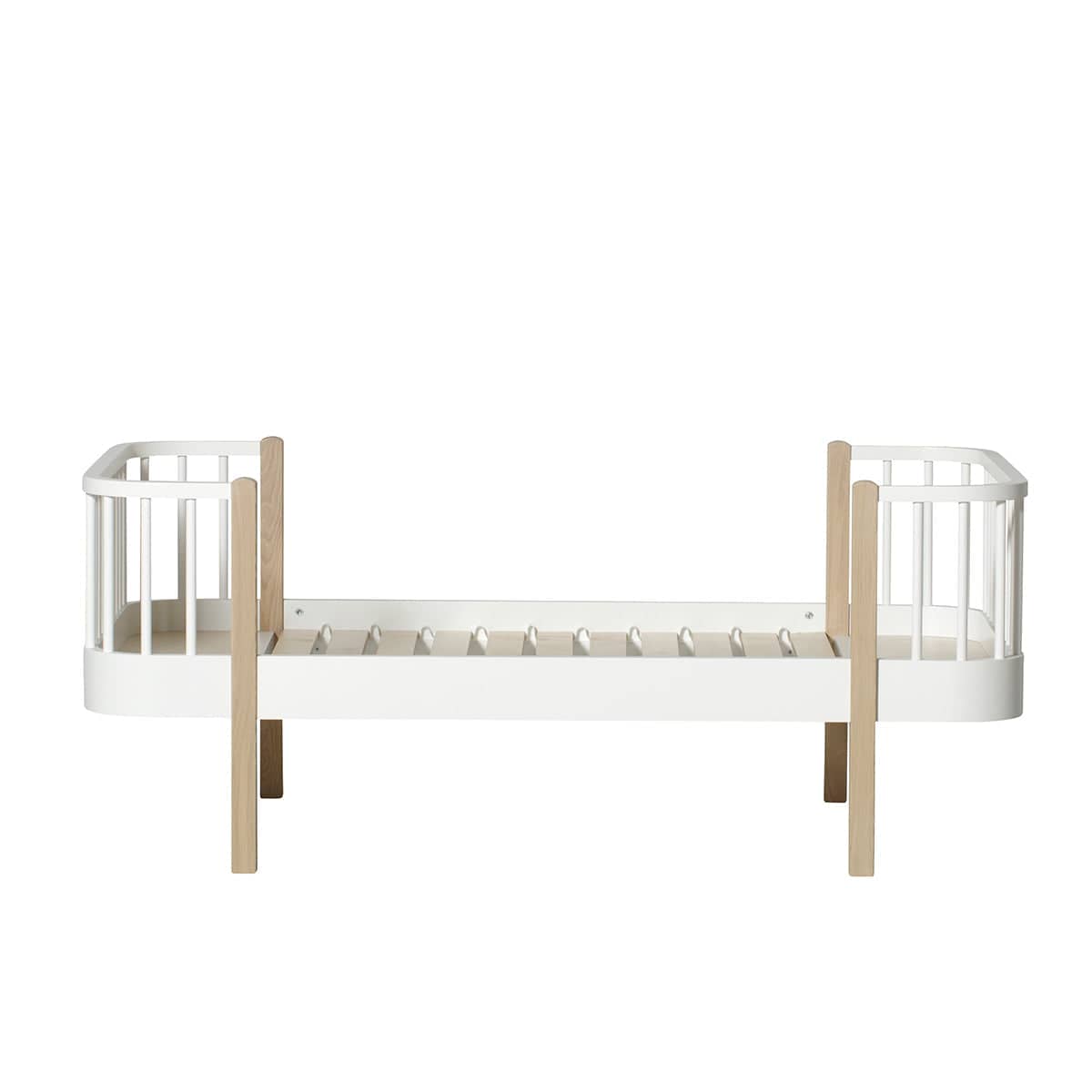 Junior bed 97x167cm white/oak | Oliver Furniture | Skandium London