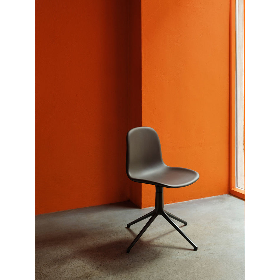 Form Chair Swivel - 4 Legs - Full Upholstery