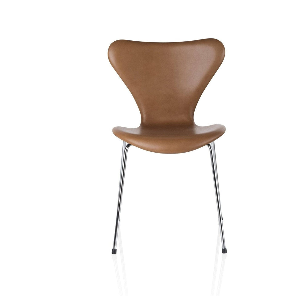 Series 7 chair with full leather upholstery by Fritz Hansen