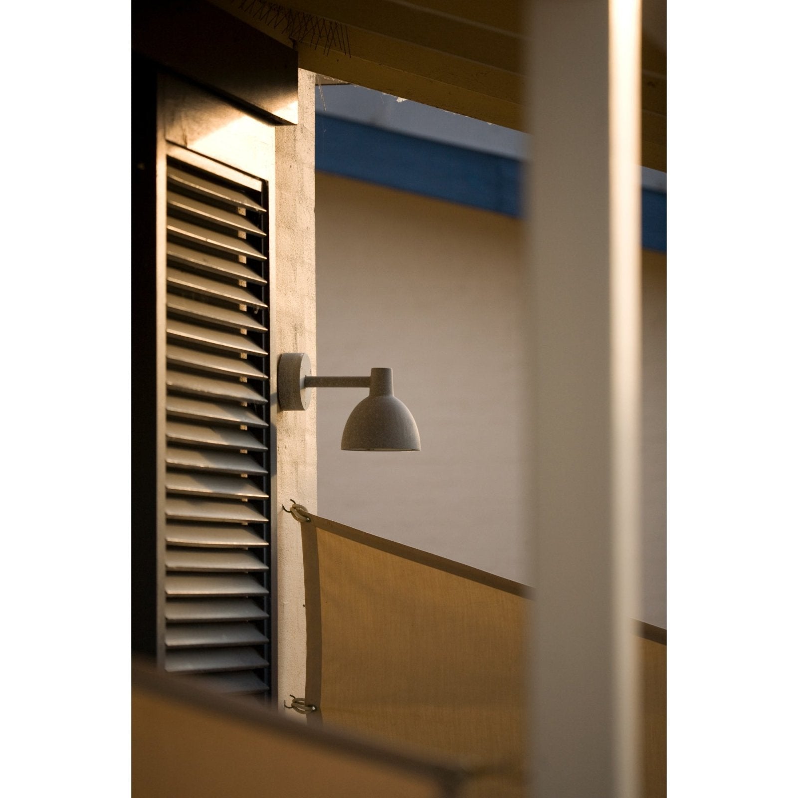 Louis Poulsen - Toldbod 155 outdoor wall lamp - Skandium London